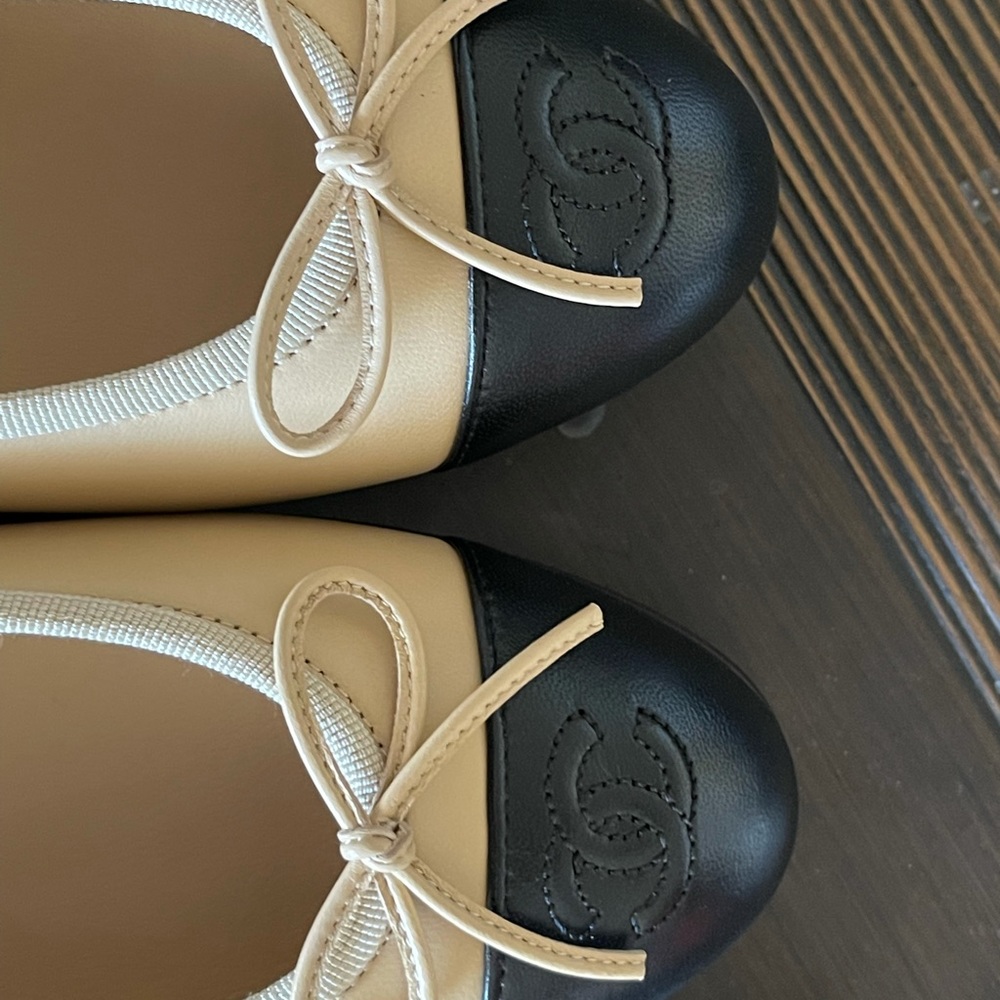 NIB CHANEL Beige Lambskin Cap Toe Ballerina Flats - Picture 6 of 12